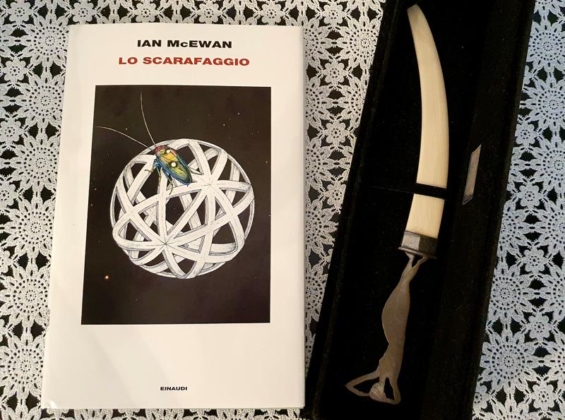 “Lo Scarafaggio” di McEwan: una satira ironica e pungente sul populismo “Lo Scarafaggio” di McEwan: una satira ironica e pungente sul populismo