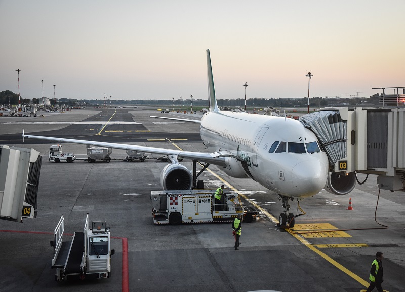Cgil, Cisl e Uil: Alitalia-Airport Handling, a rischio 500 lavoratori Cgil, Cisl e Uil: Alitalia-Airport Handling, a rischio 500 lavoratori