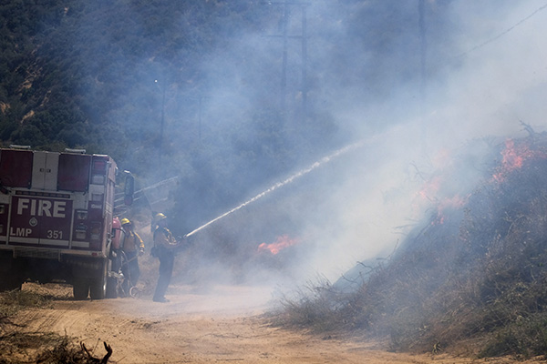 California, vasto incendio a est di LA: 8000 persone evacuate California, vasto incendio a est di LA: 8000 persone evacuate