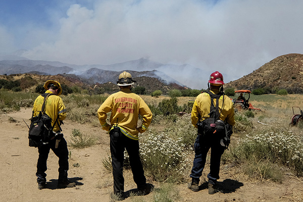 California, vasto incendio a est di LA: 8000 persone evacuate California, vasto incendio a est di LA: 8000 persone evacuate