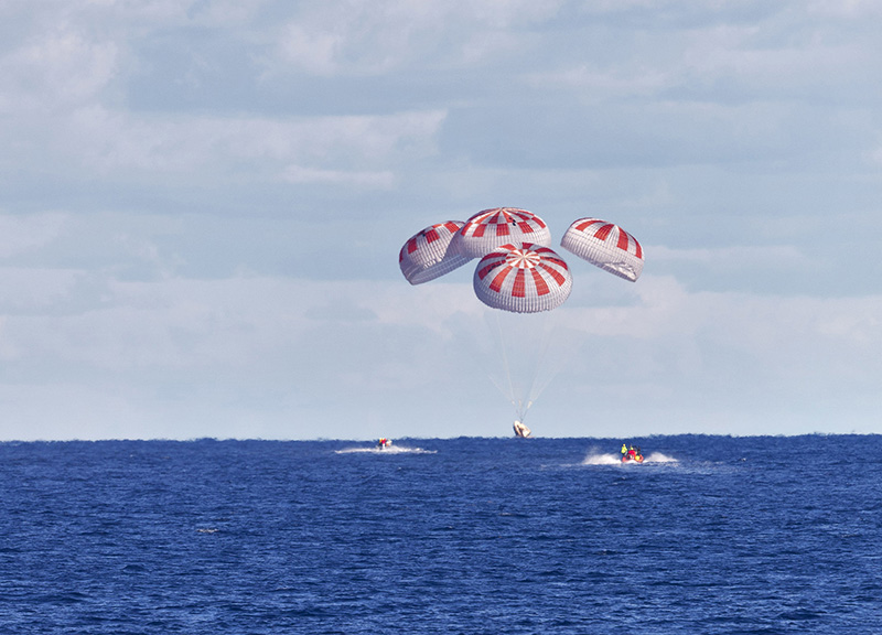 SpaceX, è rientrata Crew Dragon. Musk vince la sfida del volo spaziale privato SpaceX, è rientrata Crew Dragon. Musk vince la sfida del volo spaziale privato