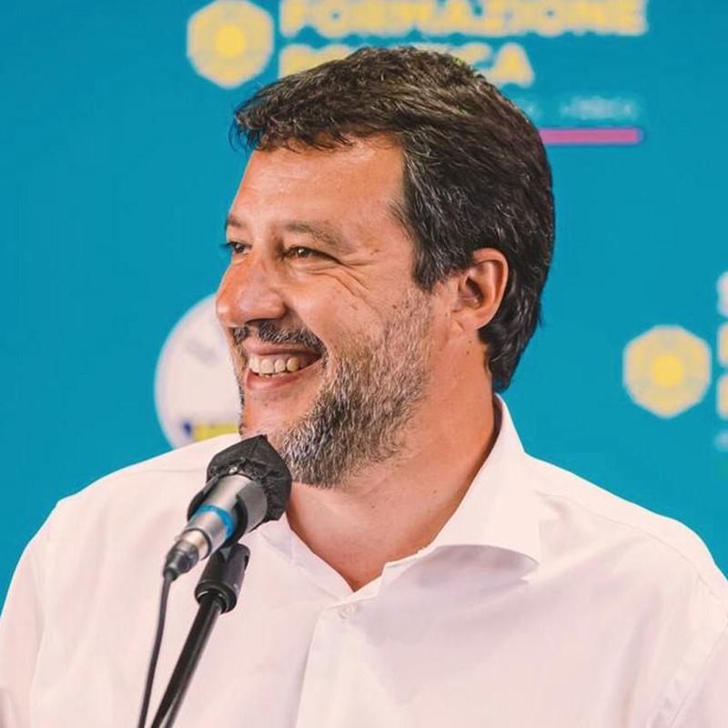 Salvini archivia destra e sinistra. “Noi il cambiamento, l’Italia che produce” Salvini archivia destra e sinistra. “Noi il cambiamento, l’Italia che produce”