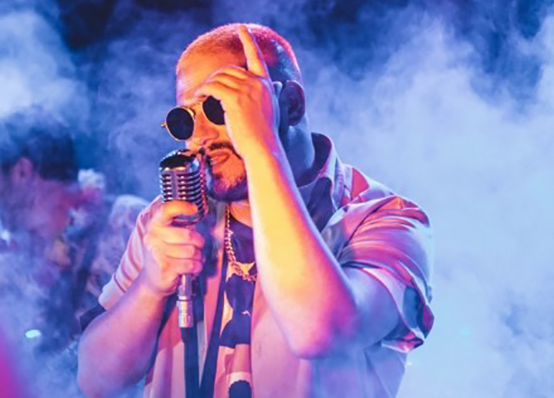 Le vibrazioni estive nel singolo di Dela Roca, il re del reggaeton italiano Le vibrazioni estive nel singolo di Dela Roca, il re del reggaeton italiano
