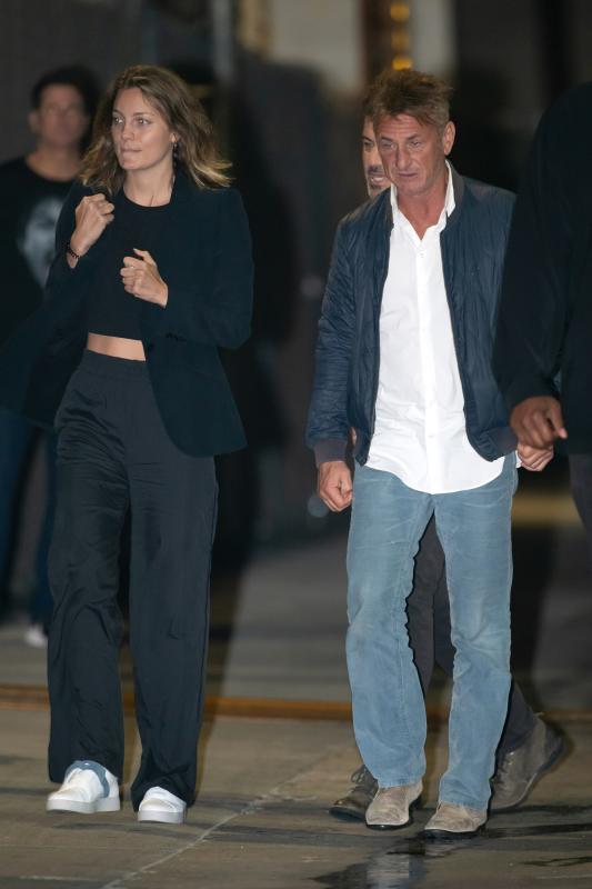 “Sono state nozze Covid”. Sean Penn ha pronunciato il suo terzo “sì” su Zoom “Sono state nozze Covid”. Sean Penn ha pronunciato il suo terzo “sì” su Zoom
