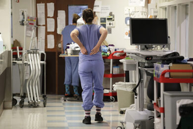 Coronavirus, impennata dei contagi in Italia: 384 nuovi casi e 10 decessi