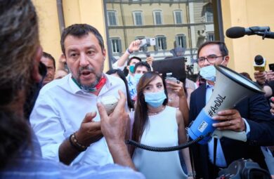 Covid e uso delle mascherine: gli infermieri italiani contro Matteo Salvini