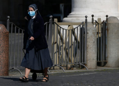 Coronavirus Lazio, contagi in discesa: 12 nuovi casi. Positiva una suora