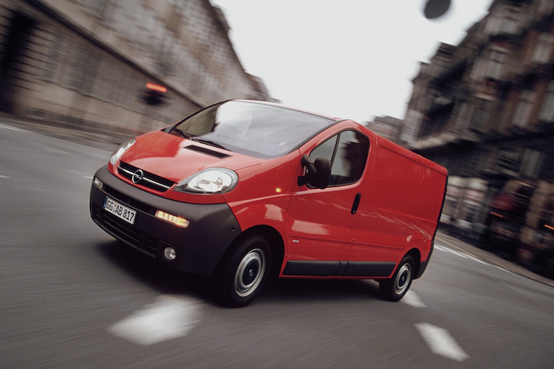 Opel Vivaro compie 20 anni, arriva la versione elettrica
