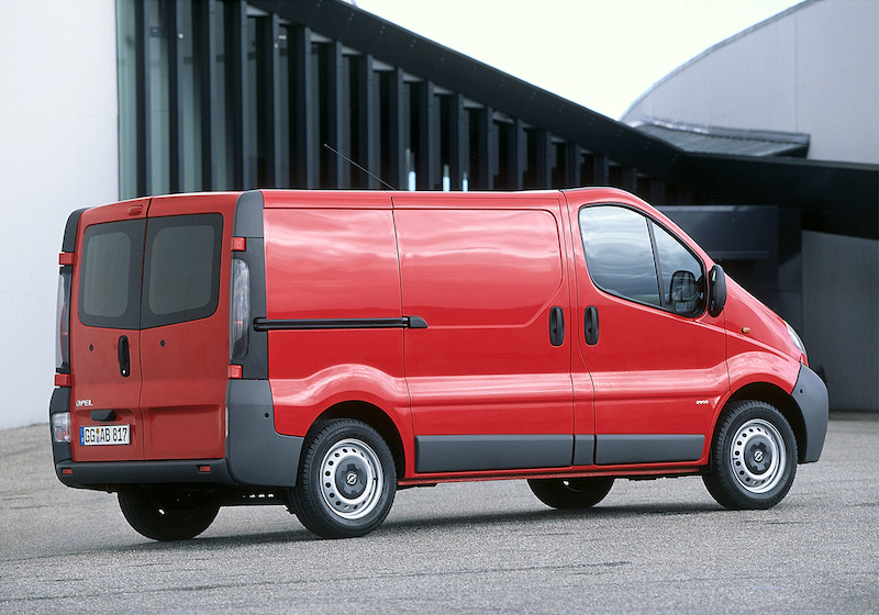Opel Vivaro compie 20 anni, arriva la versione elettrica