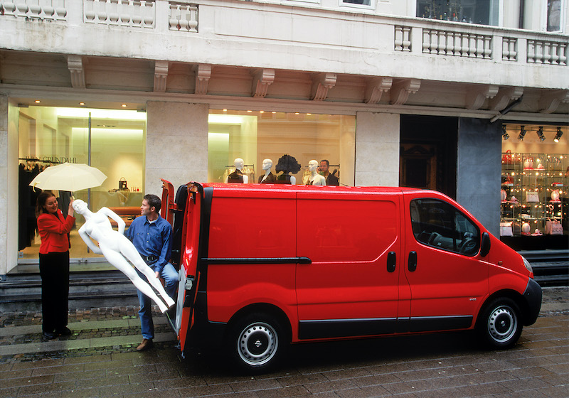 Opel Vivaro compie 20 anni, arriva la versione elettrica