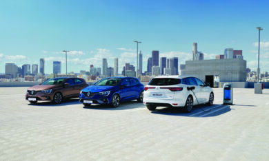 Renault: look rinnovato e versione ibrida per la nuova Mégane