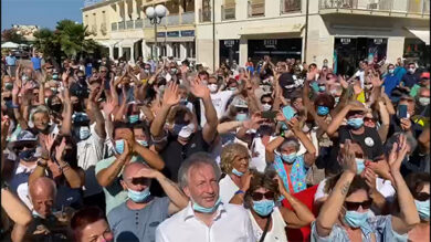 Lega, bagno di folla per Salvini sotto il sole di Viareggio