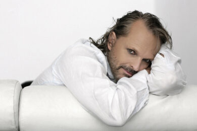 Coronavirus, Miguel Bosé indigna i social con l’appello anti-mascherina. Video
