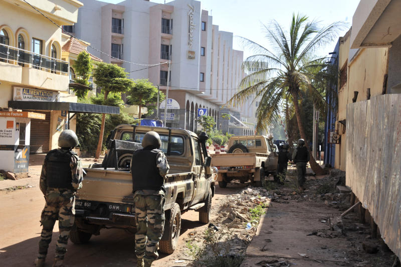 Mali isolato dopo il golpe militare. Esercito promette voto-transizione civile Mali isolato dopo il golpe militare. Esercito promette voto-transizione civile