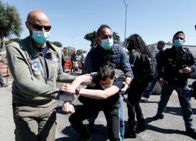 Rivolta nel carcere di Rebibbia, follia detenuti: in 55 a rischio processo