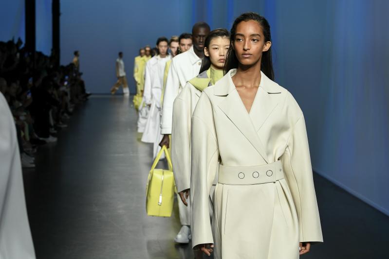 Moda, il modello “smart” di Hugo Boss: in ufficio solo da martedì a giovedì Moda, il modello “smart” di Hugo Boss: in ufficio solo da martedì a giovedì