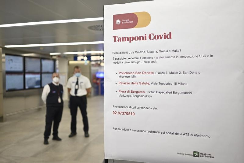Coronavirus, al via tamponi anche a Linate. Attesi 500 passeggeri al giorno Coronavirus, al via tamponi anche a Linate. Attesi 500 passeggeri al giorno