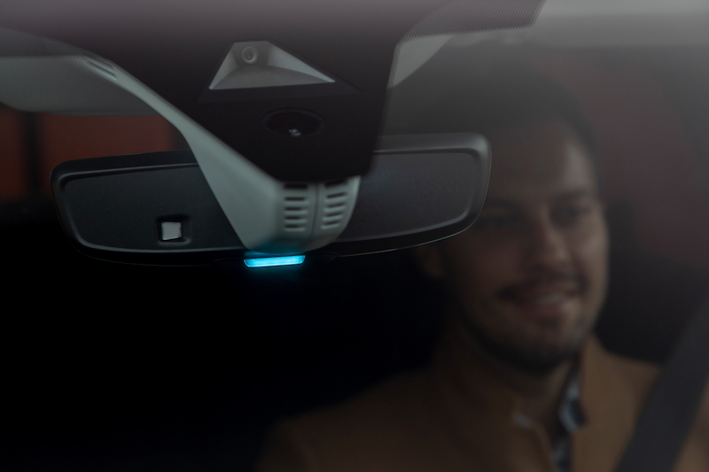 Opel Grandland X ora viaggia con la luce blu Opel Grandland X ora viaggia con la luce blu