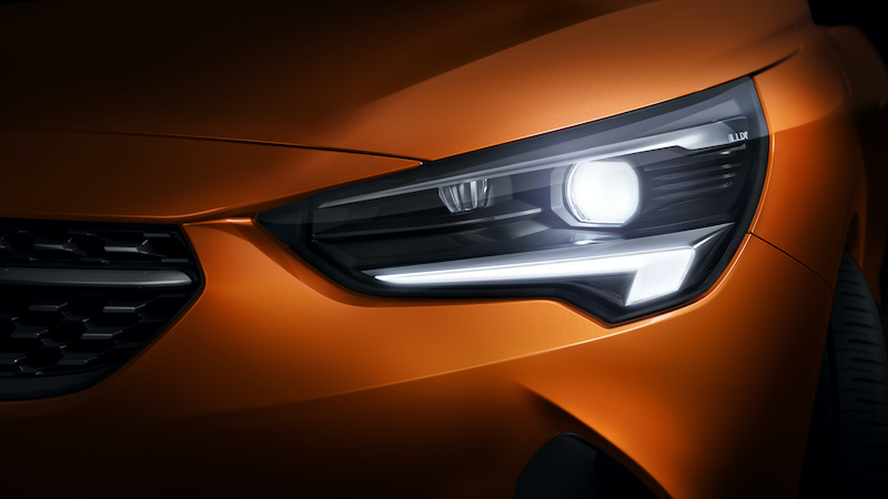 Opel Grandland X ora viaggia con la luce blu Opel Grandland X ora viaggia con la luce blu