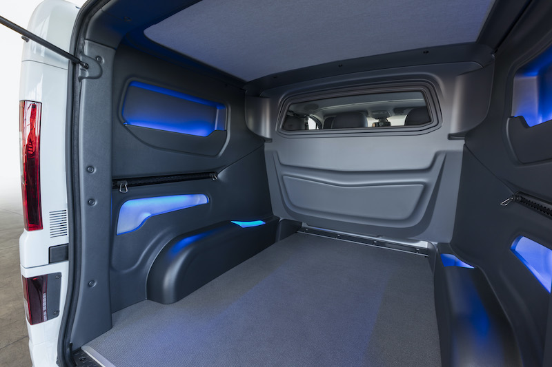 Opel Grandland X ora viaggia con la luce blu Opel Grandland X ora viaggia con la luce blu