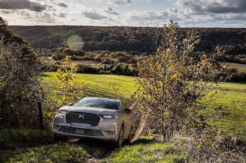 DS 7 CROSSBACK E-TENSE 4X4: dinamico e sicuro, anche in fuoristrada