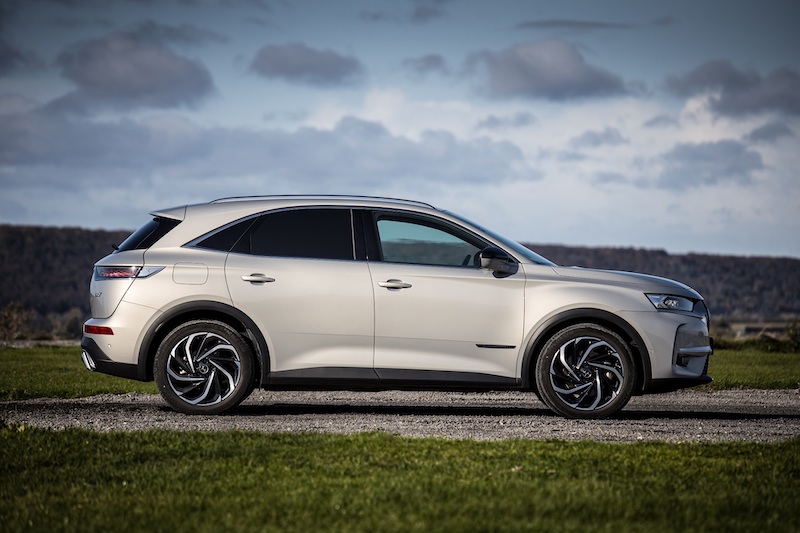 DS 7 CROSSBACK E-TENSE 4X4: dinamico e sicuro, anche in fuoristrada