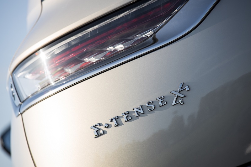 DS 7 CROSSBACK E-TENSE 4X4: dinamico e sicuro, anche in fuoristrada