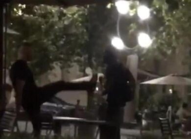 Notti violente all’Arco della Pace tra risse, calci e pugni – VIDEO