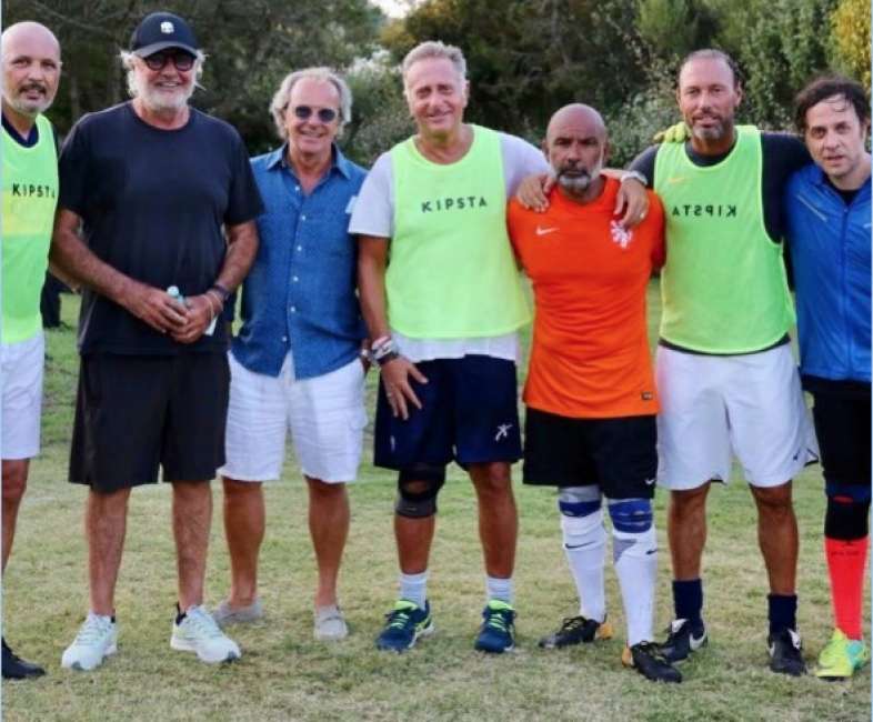 Briatore, ira degli haters:”Anche se non credi al Covid, il Covid crede in te” Briatore, ira degli haters:”Anche se non credi al Covid, il Covid crede in te”