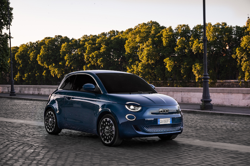 Da oggi si può ordinare la nuova Fiat 500 “la Prima” berlina 100% elettrica