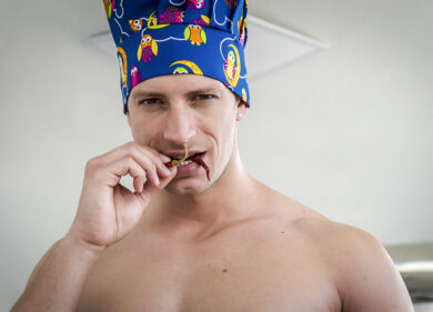 Mirco Di Centa,con lo spogliarello piccante prende per la gola le sue fan