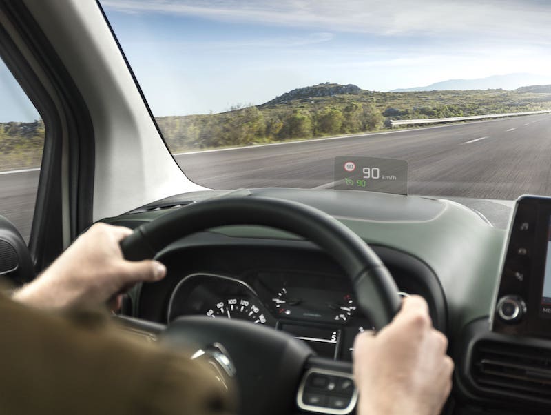Citroen: Color Head Up Display per essere sempre concentrati sulla guida Citroen: Color Head Up Display per essere sempre concentrati sulla guida