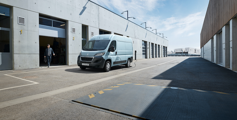 Peugeot presenta il nuovo e-BOXER 100% elettrico Peugeot presenta il nuovo e-BOXER 100% elettrico
