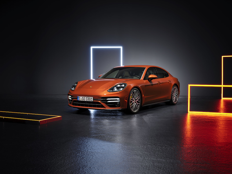 Porsche Panamera si rifà il look e lancia la versione ibrida
