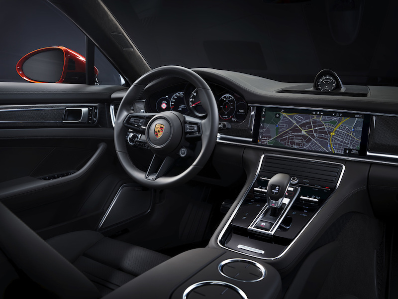 Porsche Panamera si rifà il look e lancia la versione ibrida