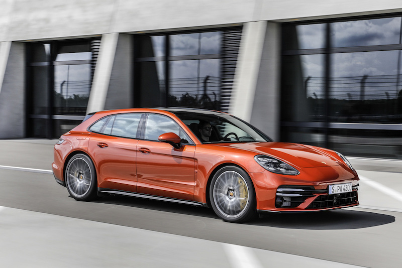 Porsche Panamera si rifà il look e lancia la versione ibrida