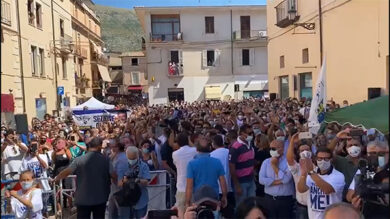 Lega, bagno di folla per Matteo Salvini a Fondi (Latina). Video
