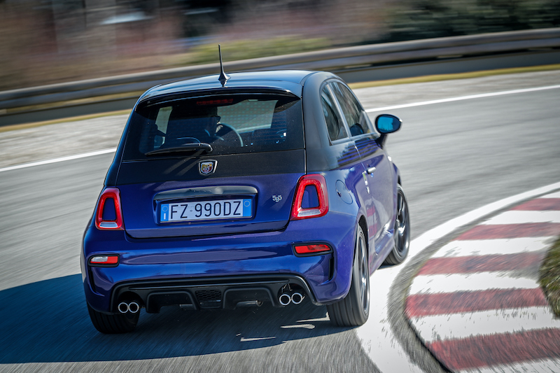 Nuove Abarth 595 Scorpioneoro e Abarth 595 Monster Energy Yamaha
