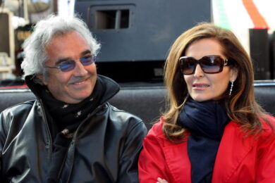 Coronavirus, Briatore dimesso. Farà la quarantena dalla Santanchè. VIDEO
