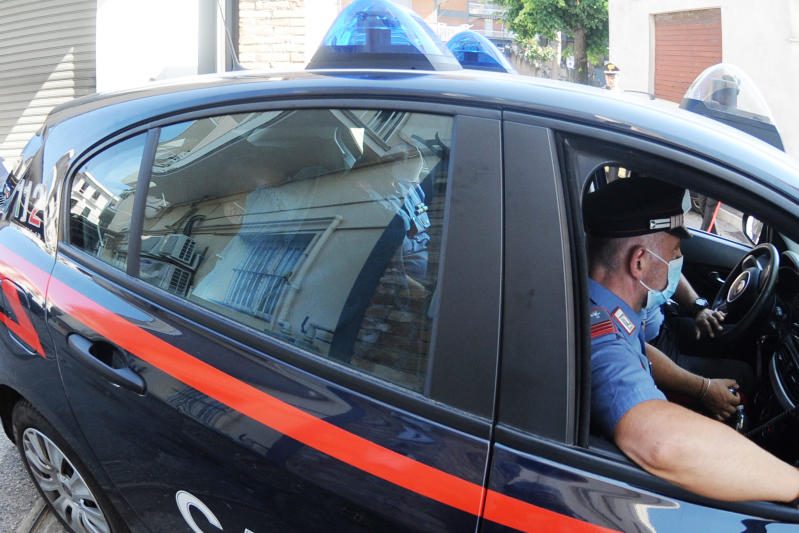 Famiglia investita sulle strisce pedonali: feriti padre e figlio di 6 anni Famiglia investita sulle strisce pedonali: feriti padre e figlio di 6 anni