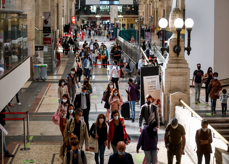 Stazione Centrale, due arresti per furti: coinvolto un minorenne Stazione Centrale, due arresti per furti: coinvolto un minorenne