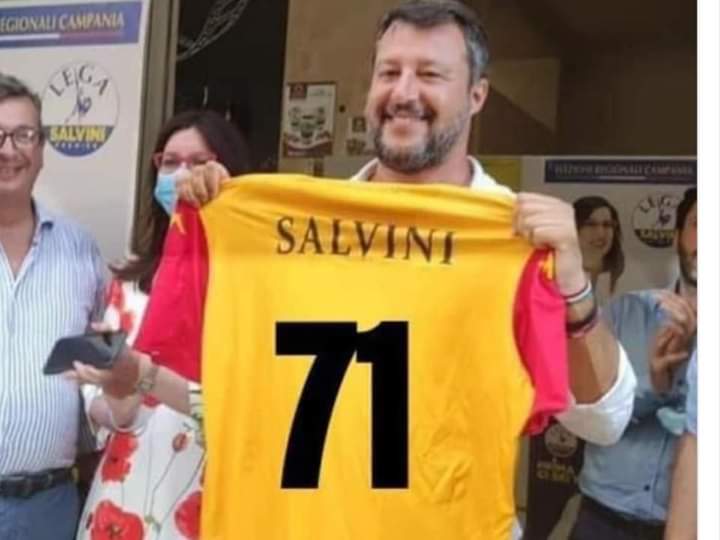Salvini, maglia del Benevento col numero 71? Dopo la multa l’ironia dei social Salvini, maglia del Benevento col numero 71? Dopo la multa l’ironia dei social