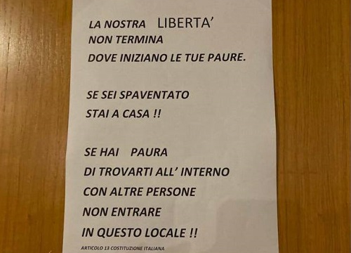 Coronavirus, il locale del Milanese: “Se hai paura stai a casa” Coronavirus, il locale del Milanese: “Se hai paura stai a casa”