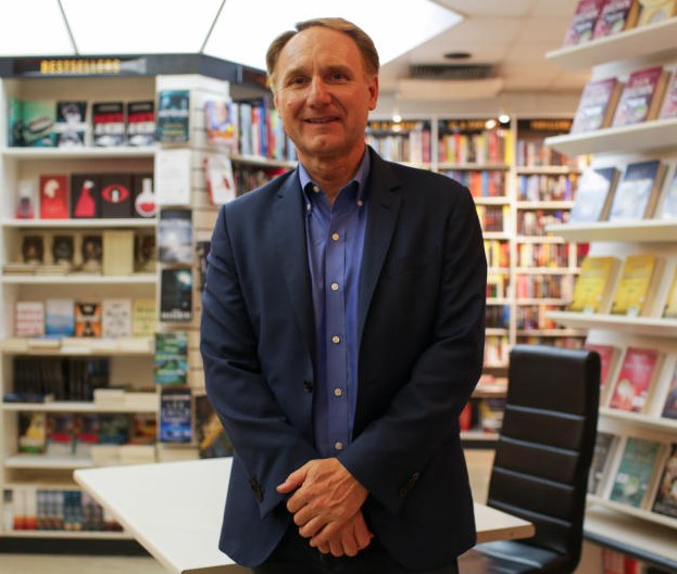 Dal Codice Da Vinci alle favole, Dan Brown debutta nei libri per bambini Dal Codice Da Vinci alle favole, Dan Brown debutta nei libri per bambini