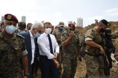 Libano, Beirut: visita di Macron, scontri davanti al Parlamento