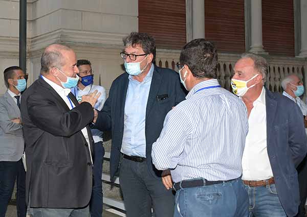 Matteo Salvini a Saronno per la campagna elettorale candidati della Lega Matteo Salvini a Saronno per la campagna elettorale candidati della Lega