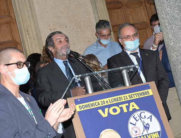 Matteo Salvini a Saronno per la campagna elettorale candidati della Lega Matteo Salvini a Saronno per la campagna elettorale candidati della Lega