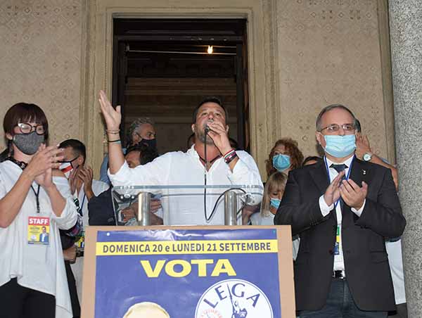 Matteo Salvini a Saronno per la campagna elettorale candidati della Lega Matteo Salvini a Saronno per la campagna elettorale candidati della Lega