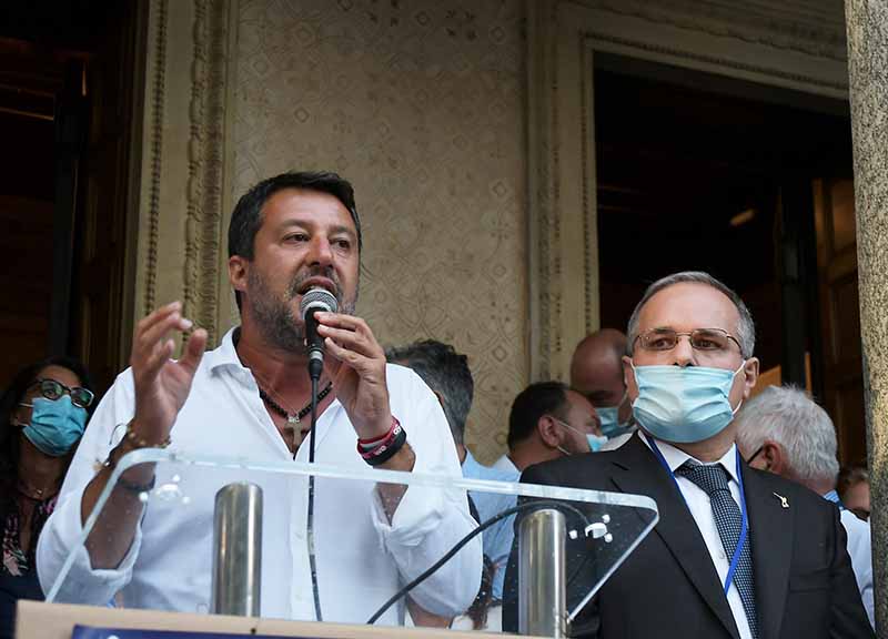 Matteo Salvini a Saronno per la campagna elettorale candidati della Lega Matteo Salvini a Saronno per la campagna elettorale candidati della Lega