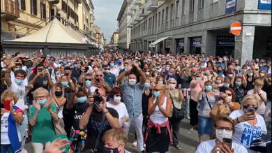 Lega, piazza strapiena per Salvini a Valenza (Alessandria). Video